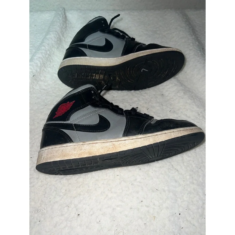 Jordan 1 Mid Shadow Red GS Black Particle Grey Gym Red 554725-096 Kids Size 4Y‎